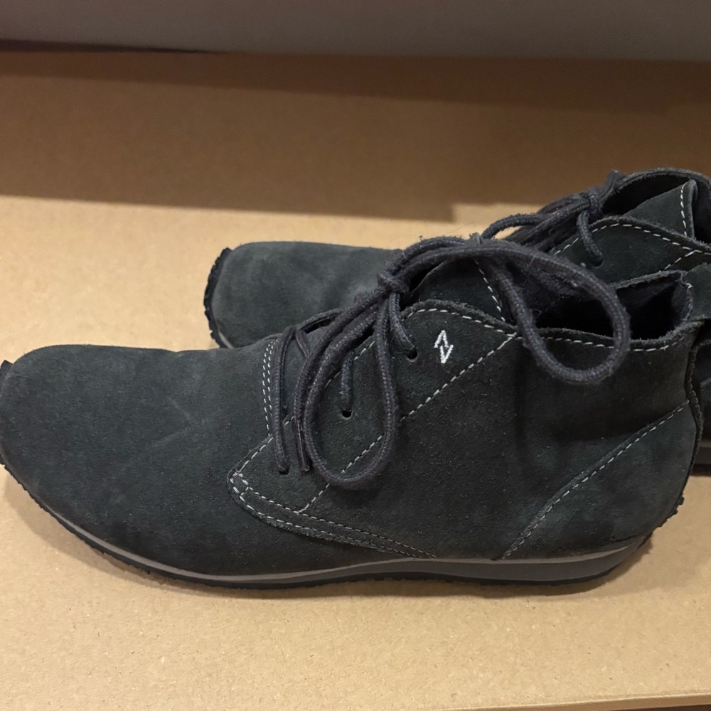 Eddie Bauer Women’s Charcoal Chukka Boots